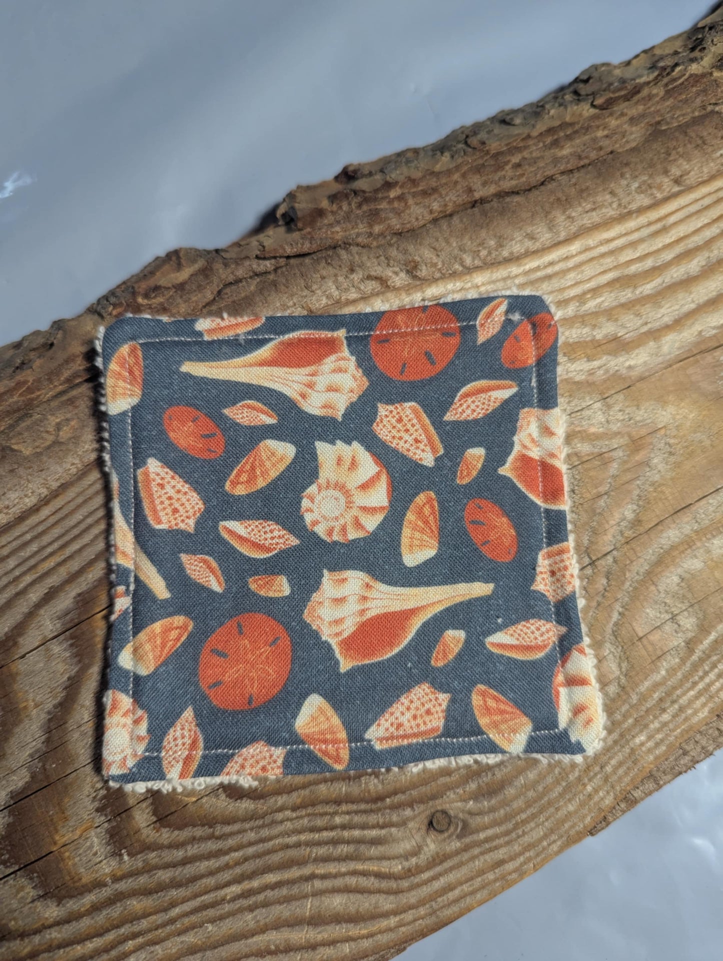 Lingettes démaquillantes, coquillages