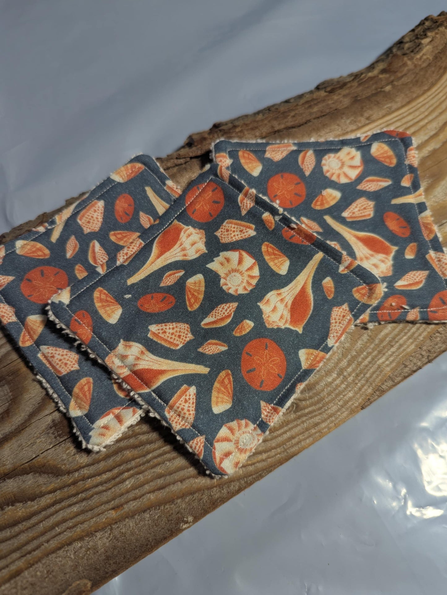 Lingettes démaquillantes, coquillages